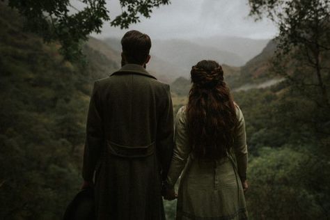 Harry Potter Scotland, Outfits For Him, Scotland Autumn, Victorian Outfit, Couples Photo Session, Man Coat, Forest Engagement Photos, Scotland Elopement, Couple Vintage