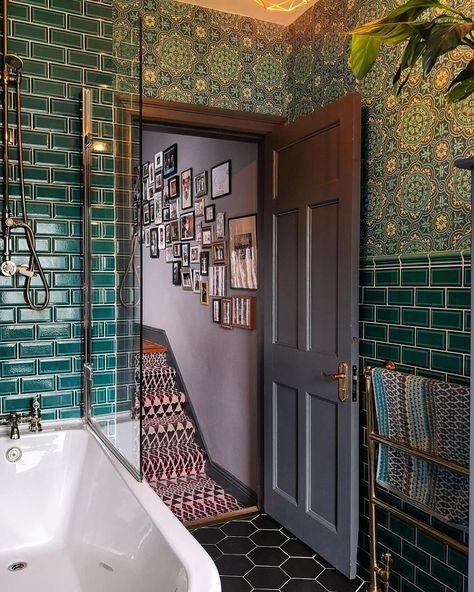 Tilmahara on Instagram: “I caught the bathroom as it was getting dark last night and it has a golden glow from the warm light of the light fitting, I also soaked in…” Victorian Bathroom Tiles, Victorian Toilet, Victorian Style Bathroom, Bathroom Color Schemes, Victorian Bathroom, Bathtub Design, Bathroom Color, Bathroom Suite, Style Bathroom