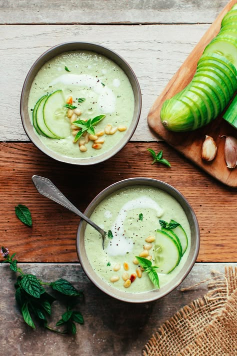 Cucumber Gazpacho, Cucumber Soup, Creamy Cucumbers, Vegan Pesto, Raw Food Diet, Vegan Soups, Raw Vegan Recipes, Vegan Soup, Gazpacho