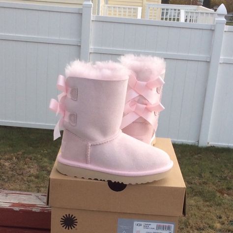 Pink Uggs With Bows, Blue Uggs, Pink Suede Boots, Shearling Boots Woman, Holographic Logo, Cute Uggs, Uggs With Bows, Ugg Bailey Bow, Uggs Boots