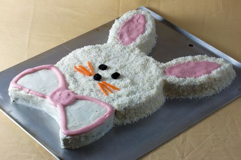 How to Make a Bunny Cake - Veganbaking.net - Recipes, desserts and ... Easter Bunny Cake Recipe, Easter Bunny Desserts, Easter Themed Desserts, Bunny Desserts, Easter Cake Easy, Cute Easter Desserts, Bunny Cakes, Easter Cake Recipes, Easter Bunny Cake