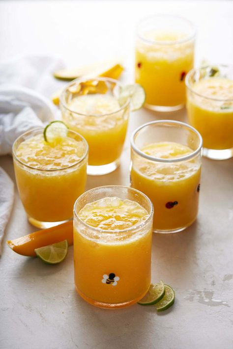 Mango Agua Fresca | Authentic Mexican Mango Drink Recipe Mango Agua Fresca, Mango Types, Mexican Mango, Mango Drink, Mango Recipe, Mango Drinks, Blueberry Coffee Cake, Blueberry Coffee, Mexican Drinks