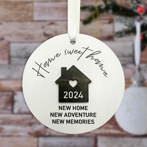 PRICES MAY VARY. NEW HOUSE 2024: Celebrate the milestone of moving into a new home with our charming 2024 ornament. It's perfect for house warming gifts new home, new house gift, housewarming gifts for couple or simply a thoughtful gesture to show your appreciation for loved ones starting a new chapter. THOUGHTFUL HOUSEWARMING GIFTS: This New Home Gift Box will bring joy and excitement to your loved ones as they unwrap this special ornament. Ideal for housewarming gifts new home couple, housewar 1st Home Gift Ideas, Welcome Home Basket Housewarming Gifts, Gift For House Warming New Homes, House Warming Gift Ideas For New Home, First Time Home Buyer Gift, Small Housewarming Gift, Diy Housewarming Gift, Welcome Home Basket, Couple New Home