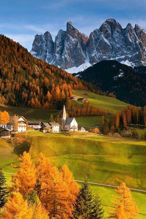 Mountain village St Magdalena in front of Geisler mountain range in autumn St Magdalena, Vermont Mountains, Forest Village, Farm Village, Mountain Aesthetic, New Wallpapers, Mountain City, Mountain Valley, Forest Mountain