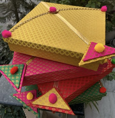 Lohri Hampers, Lohri Decoration, Mehndi Decorations, Embroidery Hoop Art Tutorial, Handmade Hamper, Kites Craft, Wedding Packing, Basant Panchami, Trousseau Packing