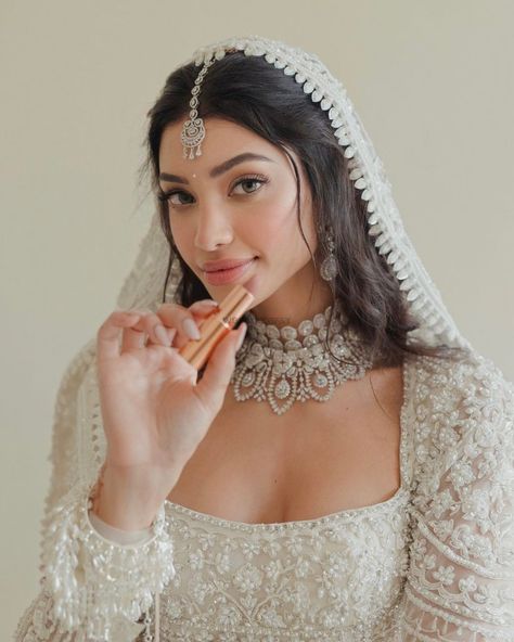 Unveiling the Beauty Secrets: Makeup Products Alanna Panday Used for Her Wedding Ceremonies Desi Bridal Makeup, Alanna Panday, Asian Wedding Dress Pakistani, Nails Tattoo, Indian Wedding Makeup, Indian Bride Makeup, Day Makeup Looks, Celebrity Makeup Looks, Asian Wedding Dress