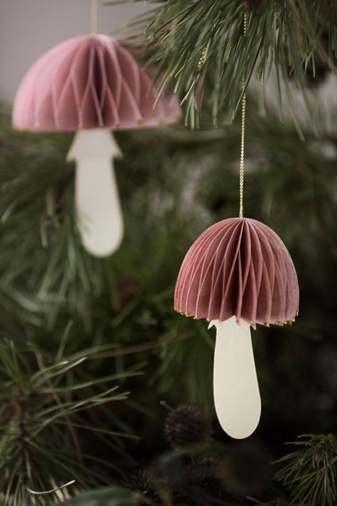 Christmas Decoration Paper, Burlap Candles, Mushroom Diy, Honey Diy, Honeycomb Decorations, Paper Christmas Ornaments, Homemade Christmas Decorations, Honeycomb Paper, Paper Tree