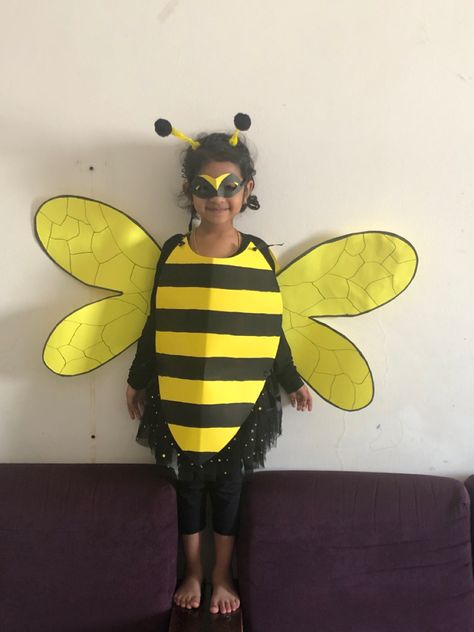 Kids Fancy Dress DIY Diy Bee Costume, Bee Costume Diy, Fancy Dress Diy, Freehand Crochet, Queen Bee Costume, Storybook Character Costumes, Jungle Activities, Crochet Halloween Costume, Happy Teachers Day Card