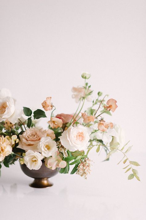 Centerpiece Inspiration, Spring Ideas, Neutral Wedding, Floral Ideas, Floral Inspiration, Peach Wedding, Rose Pastel, Deco Floral, Wedding Flower Arrangements