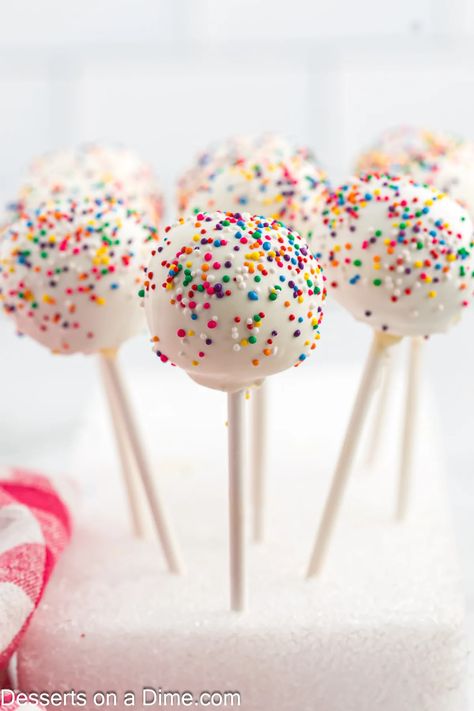 Easy Cake Pops Recipe Easy Cake Pops 3 Ingredients, Cake Pops Recipe Easy, Homemade Cake Pop, Vanilla Cake Pop Recipe, Easy Cake Pops, Cookie Dough Cake Pops, Frozen Cake Pops, Brownie Cake Pops, Cake Pop Recipe Easy