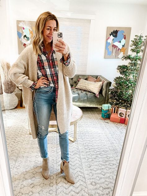 Holiday Flannel Outfit, Thanksgiving Outfits Women Casual, Outfit With Vest, Outfit Ideas Cozy, Thanksgiving Outfits Women, Flannel Outfit, Funny Morning, 50th Clothes, Outfits Women Casual