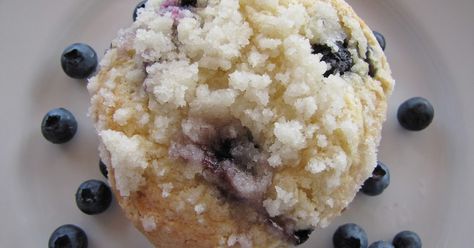 These muffins are the huge, sweet, dense muffins you get at a bakery that serves gourmet coffee.  They are addictive, so proceed w... Blueberry Cream Cheese Muffins, Bakery Style Blueberry Muffins, Nutella Muffin, Blueberry Streusel Muffins, Blueberry Streusel, Jumbo Muffins, Streusel Muffins, Berry Muffins, Lemon Blueberry Muffins