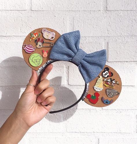 Looking for a fun and unique way to display your pins? The Pin Trading Cork Mickey Ears combine a love of Mickey Ears & Pin Trading in the most perfect way. Pin Trading Cork Mickey Ears $28.00 (Etsy) Deco Disney, Diy Disney Ears, Diy Mickey Ears, Disney Pin Trading, Disney Mouse Ears, Disney Headbands, Disney Mickey Ears, Disney Mouse, Pin Trading