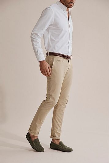 White And Tan Mens Outfit, White And Khaki Outfit Men, White Shirt Beige Pants Men, Mens Khaki Pants Outfit Wedding, Khaki Outfit Men, Khaki Pants Outfit Men, Wedding Guest Outfit Men, Gray Gown, Newborn Style