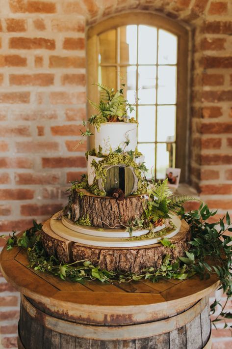 Lord of the Rings Inspired Bridal Barn Wedding - lisawebbphotography.co.uk Tolkien Wedding, Hobbit Cake, Middle Earth Wedding, Woodland Wedding Cake, Hobbit Wedding, Elvish Wedding, Lotr Wedding, Harry Potter Wedding Theme, Forest Theme Wedding