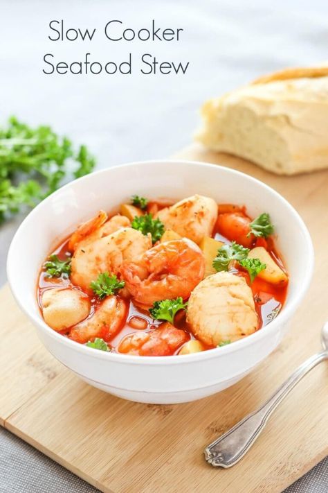 A delicious seafood recipe cooked in a tomato-based broth with potatoes. This slow cooker seafood stew is comforting and is an easy to make dinner recipe! Slow Cooker Seafood, Crockpot Seafood, Stew Crockpot, Seafood Stew Recipes, Slow Cooker Appetizers, Hearty Vegetable Soup, Slow Cooker Stew, Delicious Seafood Recipes, Seafood Recipe