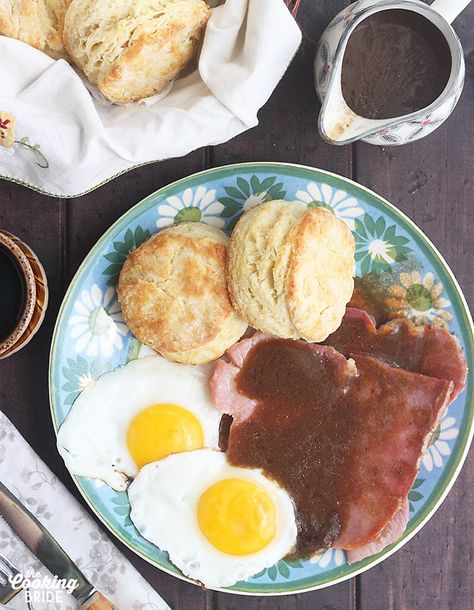 Country Ham with Red Eye Gravy Southern Gravy, Country Ham Recipes, Ham Gravy, Red Eye Gravy, Southern Recipes Desserts, Ham Steak, Gluten Free Coffee, Ham Breakfast, Southern Breakfast