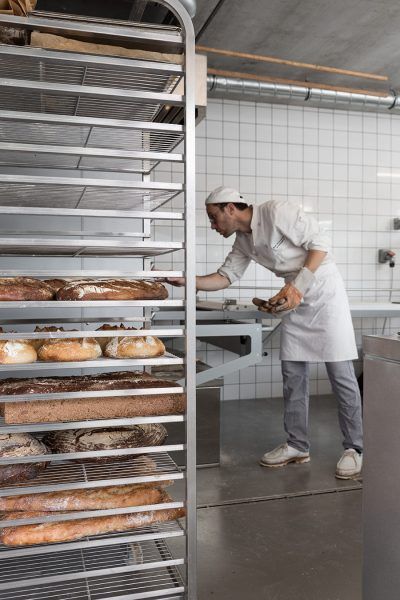 Bakery Factory, Bread Factory, Cafe Space, Bakery Website, Bakery Shop Design, Bakery Store, Bakery Interior, Space Food, Hot Bread