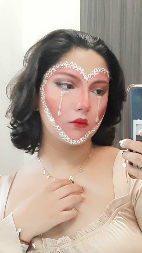 White Tears Makeup, Sacred Heart Makeup, Halloween Queen Makeup, Heart Face Makeup Look, Heart Lips Makeup, Heart Makeup Look Full Face, Clown Makeup Heart, White Heart Makeup, Cupid Makeup Halloween