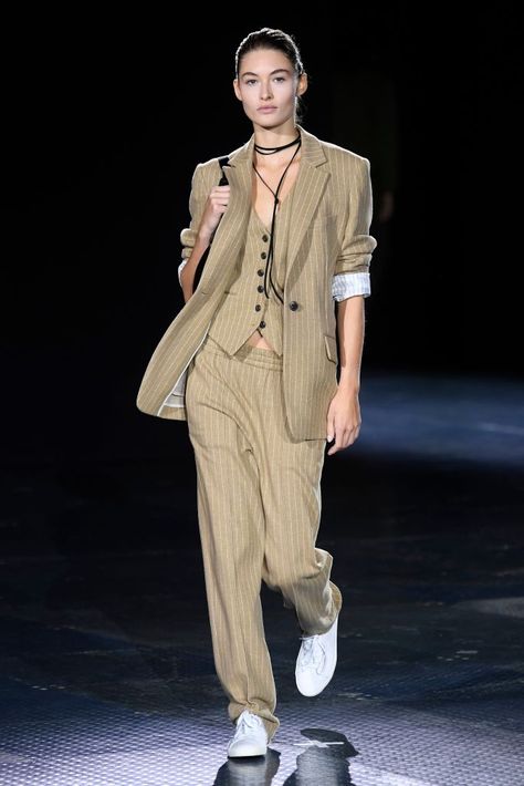 Rag & Bone RTW Spring 2020 [PHOTOS] – WWD Rag And Bone Street Style, Rag And Bone Slade Blazer Outfit, Rag And Bone Editorial, Rag And Bone High Waisted Jeans, Rag & Bone Wool Blazer, Nyfw Runway, Grace Elizabeth, Rag & Bone, Bones