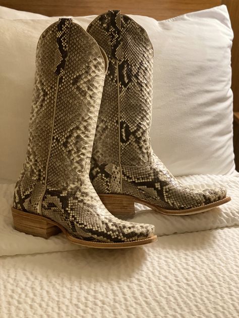 Rich Cowgirl, Snake Skin Cowboy Boots, Cowgirls Boots, Snakeskin Cowboy Boots, Chestnut Springs, Elsie Silver, Cute Country Outfits, Cute N Country, Material Girl