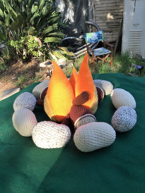 Crocheted campfire -- cute idea! Crochet Campfire, Crochet Tent, Interactive Furniture, Children Accessories, Crochet Garden, Camp Fire, Crochet Food, Kawaii Crochet, Fairy Garden Accessories