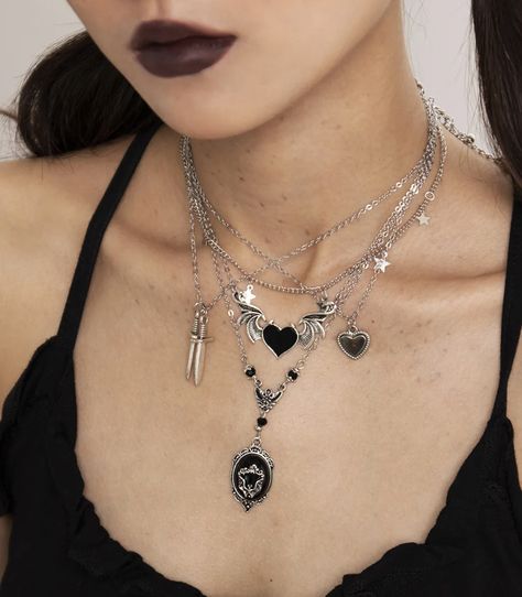 necklaces set Crystal Necklace Aesthetic, Necklace Aesthetic, Layered Choker Necklace, Star Charm Necklace, Halloween Necklace, Dark Style, Neck Accessories, Heart With Wings, Gothic Necklace