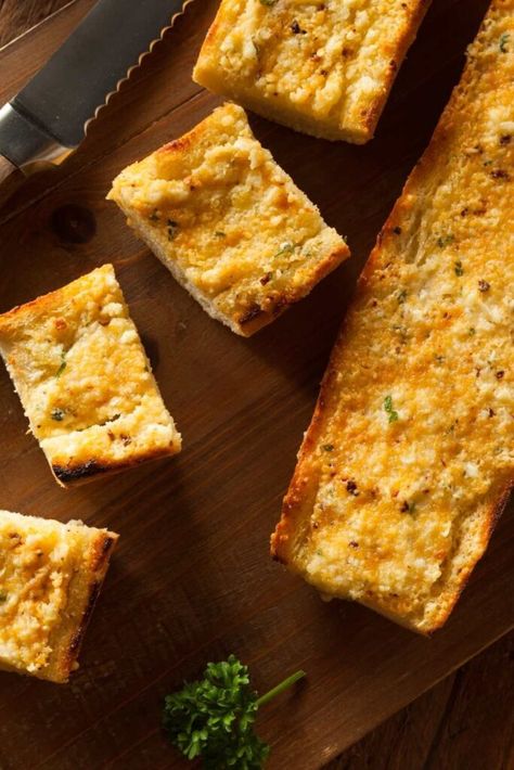 Pioneer Woman Cheesy Bread - Table for Seven Easy Garlic Bread Recipe, Cheesy Bread Recipe, Homemade Italian Sausage, Homemade Garlic Bread, Garlic Bread Recipe, Cheesy Garlic Bread, Cheesy Bread, Homemade Italian, Cheese Bread