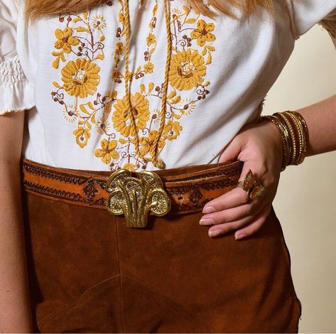 Authentic vintage, 1970s mushroom cluster psychedelic groovy gold belt buckle 70s Belts, Mushroom Belt, Mushroom Cluster, Gold Belt Buckle, Chill Style, 70s Outfits, Gold Belt, Gold Belts, Brown Belt