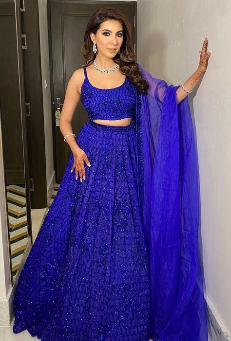 Bride In Blue Lehenga, Dark Blue Engagement Dress, Royal Blue Outfit Makeup, Jewellery With Blue Lehenga, Blue Lehenga Jewellery Ideas, Dark Blue Lengha, Electric Blue Lehenga, Royal Blue Lengha, Weddinh Dress