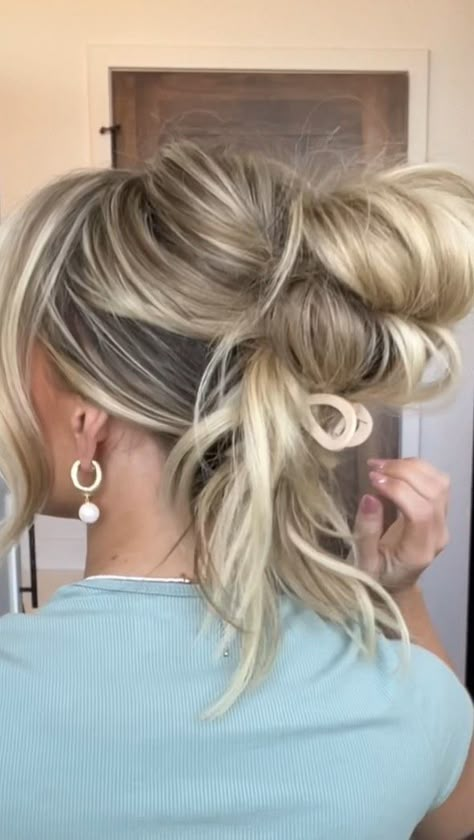 Harmony Beus | Fun easy way to use those claw clips ! | Instagram Quick Hairdos, Cute Up Hairstyles, Messy Bun Styles, Hair Clip Styles, Quick Work Hairstyles, Up Hair Dos, Nurse Hair, Creative Hair Styles, Messy Ponytail Hairstyles