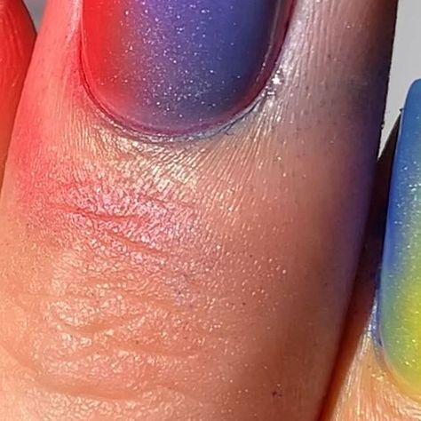 Abe the Nail Babe on Instagram: "I cracked the code!🎨💅🏻 will you try this? Did you catch my nail fail? I couldn’t get my eyeshadow nails to work! But now I did🥰 1️⃣You need opaque eyeshadow. Matte eyeshadow 2️⃣Brush=softer gradient. Sponge=more intense color Thanks to @functionofvex for sending me their nail pigment powders. Worked great! . . . #nails #nailsoftheday #nailsart #nails💅 #naturalnails #nailitdaily #trendynails #trendingnails #athomemani #nailpolishaddict #nailpolish #nailpolishlover #nailsoftheday #nailswatch #squarenails #nailreels #nailfeed #nailgoals #liveswatch #nailpolishswatch #nailsofinstagram #nailsnailsnails #manicure" Eyeshadow Nails, Eyeshadow Matte, Creative Nail Designs, Pigment Powder, Great Nails, Matte Eyeshadow, Creative Nails, Cool Nail Art, Square Nails