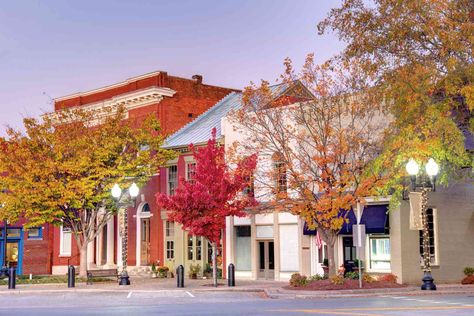 20 Best Places to Visit in Tennessee, According to Locals Places To Retire United States, Best Place To Retire In The Us, Where To Retire In The Us, Best Places To Retire United States, Places To Visit In Tennessee, Ready For The Next Chapter, Best Places To Retire, Florida City, Stay Overnight