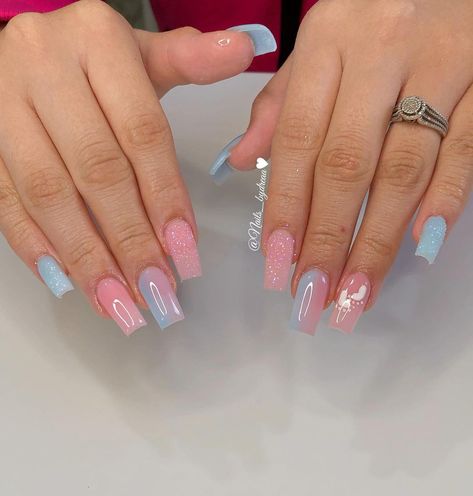 Classy Gender Reveal Nails, Pink With Blue Nails, Gender Reveal Nails Almond, Nails For Gender Reveal Party, Baby Reveal Nails Ideas, Gender Reveal Nails Ideas Short, Gender Reveal Nails Ideas Simple Short, Blue Gender Reveal Nails, White Gender Reveal Nails