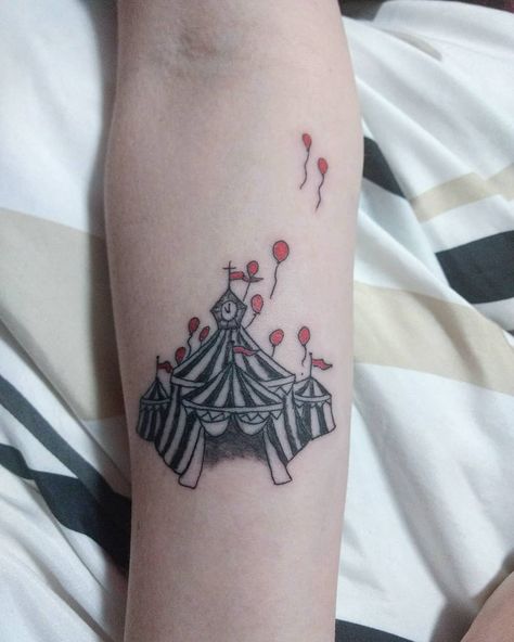 Desiree Hoskins on Instagram: “Amazing Night Circus tattoo I got while in Japan ♥️🎪✨ my favorite book of all time. It's so surreal to have this piece of art on me, I'm in…” Circus Theme Tattoo, The Night Circus Tattoo, Night Circus Tattoo, Circus Tent Tattoo, Circus Tattoo Ideas, 1800s Circus, Circus Tattoos, Carnival Tattoo, Theme Tattoos