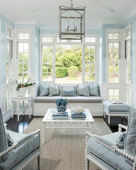 Beautiful blue sunroom image via One Kings Lane on instagram Country Living Room Design, French Country Decorating Living Room, French Country Dining Room, Sunroom Furniture, French Country Living, Furnitur Ruang Keluarga, Sunroom Ideas, Sunroom Decorating, Enclosed Porches