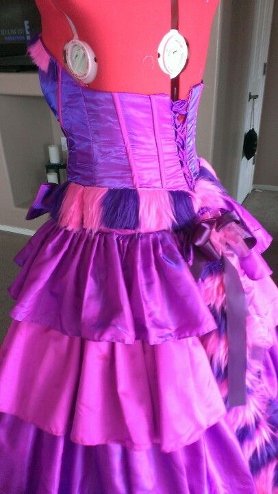 Fairytale Prom, Cheshire Cat Cosplay, Wonderland Fashion, Wonderland Cosplay, Alice In Wonderland Props, Alice In Wonderland Outfit, Cheshire Cat Alice In Wonderland, Fun Costumes, Cat Cosplay