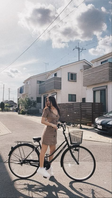 Bicycle Asethic, Bicycle Women Vintage, Cute Bicycles, Girl Riding Bike Aesthetic, Beach Bike Pictures, Bicycle Aesthetic Girl, Kids Bike Makeover, Aesthetic Bicycle, Riding Bike Aesthetic