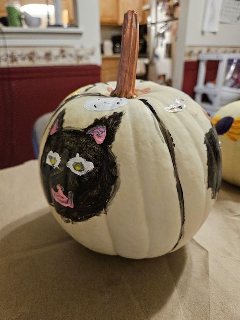 Black cat painted pumpkin Cat Painted Pumpkin, Pumpkin Paint, Black Cat Pumpkin, Black Cat Painting, Painted Pumpkin, Cat Pumpkin, Painted Pumpkins, Cat Painting, Black Cat