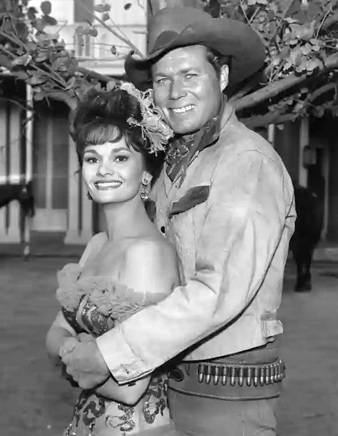 LARAMIE, Gloria Talbott, John Smith, 1959-1963 Courtesy Everett Collection !ACHTUNG AUFNAHMEDATUM GESCHÄTZT! PUBLICATION Gloria Talbott, Cheyenne Tv Show, John Smith Actor, Old Western Actors, Robert Fuller Actor, Handsome Cowboys, Robert Fuller, Most Handsome Actors, Actor John