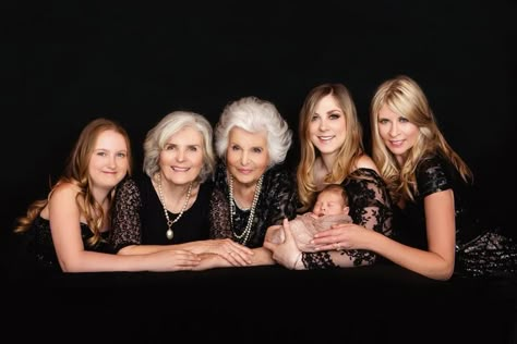 Five Generation Picture Ideas, Four Generation Photoshoot Ideas, 5 Generation Pictures Ideas, Four Generation Picture Ideas, Generation Pictures Ideas, Generation Photoshoot Ideas, Four Generation Pictures, Family Generation Photography, 4 Generations Photo