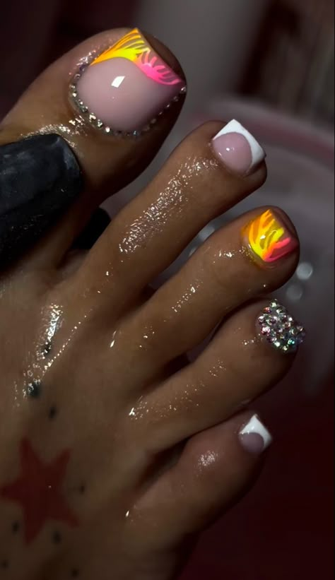 Medi Pedi Ideas, Classy Toe Nail Colors, Bling Toe Nails, Acrylic Toe Nail Designs, Classy Pedicure, Toenail Colors, Cute Pedicure Designs, Toes Ideas, Dragon Tattoo Ideas