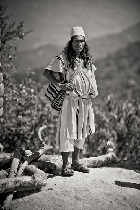 An intimate look at Arhuaco life in Sierra Nevada de Santa Marta, Colombia. Celebration Dance, Colombian Culture, Colombian Art, Indigenous Tribes, Spiritual Leader, Art Painting Gallery, Santa Marta, Church Architecture, Sierra Nevada