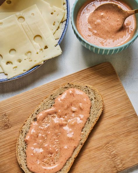 Corn Beef Sandwich, Russian Dressing Recipe, Russian Salad Dressing, Homemade Russian Dressing, Russian Dressing, Homemade French Fries, Frozen French Fries, Grilled Burgers, Hot Sauces