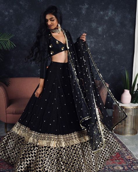 M A N I   J A S S A L on Instagram: “Nothing like a classic black lengha 😍  @by.shalini.k wearing the Free Spirit’s Queen Bee Top x Garden of Desire |erised ‘S Naagan Skirt x…” Black Bridal Lehenga, Lenga Design, Black Lengha, Mani Jassal, Shaadi Outfits, Indian Fits, Desi Things, Bday Outfits, Reception Outfits