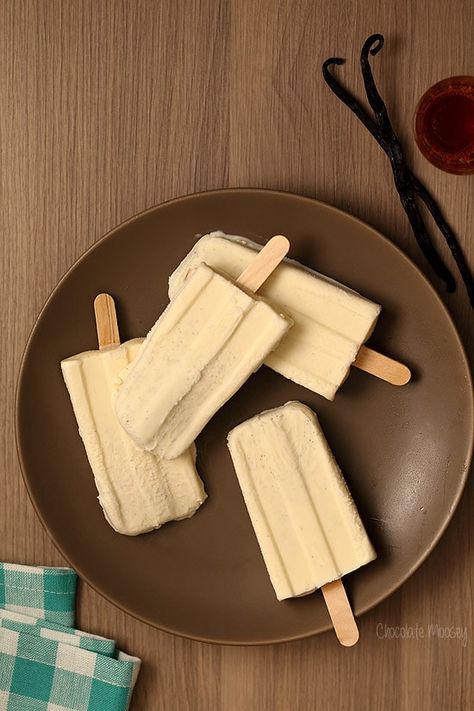 If you love fudgesicles, then you’re going to love these Vanilla Bean Creamsicles that taste like vanilla ice cream on a stick but more fun to eat! #homemadeinthekitchen #vanillabeancreamsicles #homemadeicecream #icecreamrecipes Pudding Popsicles, Homemade Fruit Popsicles, Peanut Butter Yogurt, Yogurt Pops, Yogurt Popsicles, Homemade Vanilla Extract, Fruit Popsicles, Frozen Dessert Recipe, Homemade Popsicles