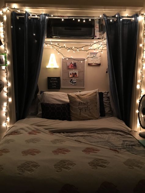 Canopy Bed In Closet, Room Ideas Aesthetic Bed In Closet, Room With Bed In Closet, Bed In Nook Ideas, Bed Against Closet, Bed Half In Closet, Small Room With King Bed Ideas, Room Ideas Bed In Closet, Turn Closet Into Bedroom