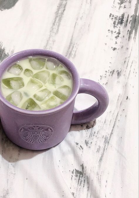 #matchalatte #matcha #latte #aesthetic #drink #iced #purple #mug #starbucks Starbucks Mug Aesthetic, Coffee Purple Aesthetic, Purple Mugs Aesthetic, Purple Coffee Aesthetic, Purple Starbucks, Matcha Latte Aesthetic, Purple Cafe, Latte Aesthetic, Purple Mug