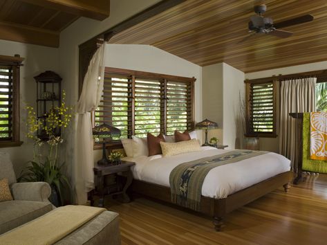 Hawaii House Interior, Hawaiian Interior Design, Hawaiian Bedroom, Hawaiian Home Decor, Asian Bedroom, Den Ideas, Tropical Bedrooms, Negril Jamaica, Asian Homes