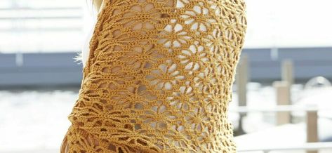 PATRÓN GRATIS Chal Estela de Luz en Crochet - Crochetisimo Wedding Lace Crochet Shawl, Chic Lace Crochet Dress As Beach Cover-up, Crochet Mesh Triangle Shawl Free Pattern, Summer Sleeveless Crochet Cover-up, Elegant White Crochet Lace Shawl, Comb, Knitting, Crochet